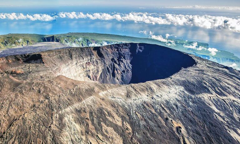 Awe-Inspiring Sights at Piton de la Fournaise: An Adventure Through Réunion’s Active Volcano